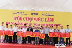 TRƯỜNG TRUNG CẤP KINH TẾ - KỸ THUẬT MIỀN TÂY NGHỆ AN THAM GIA HỘI CHỢ VIỆC LÀM NĂM 2025