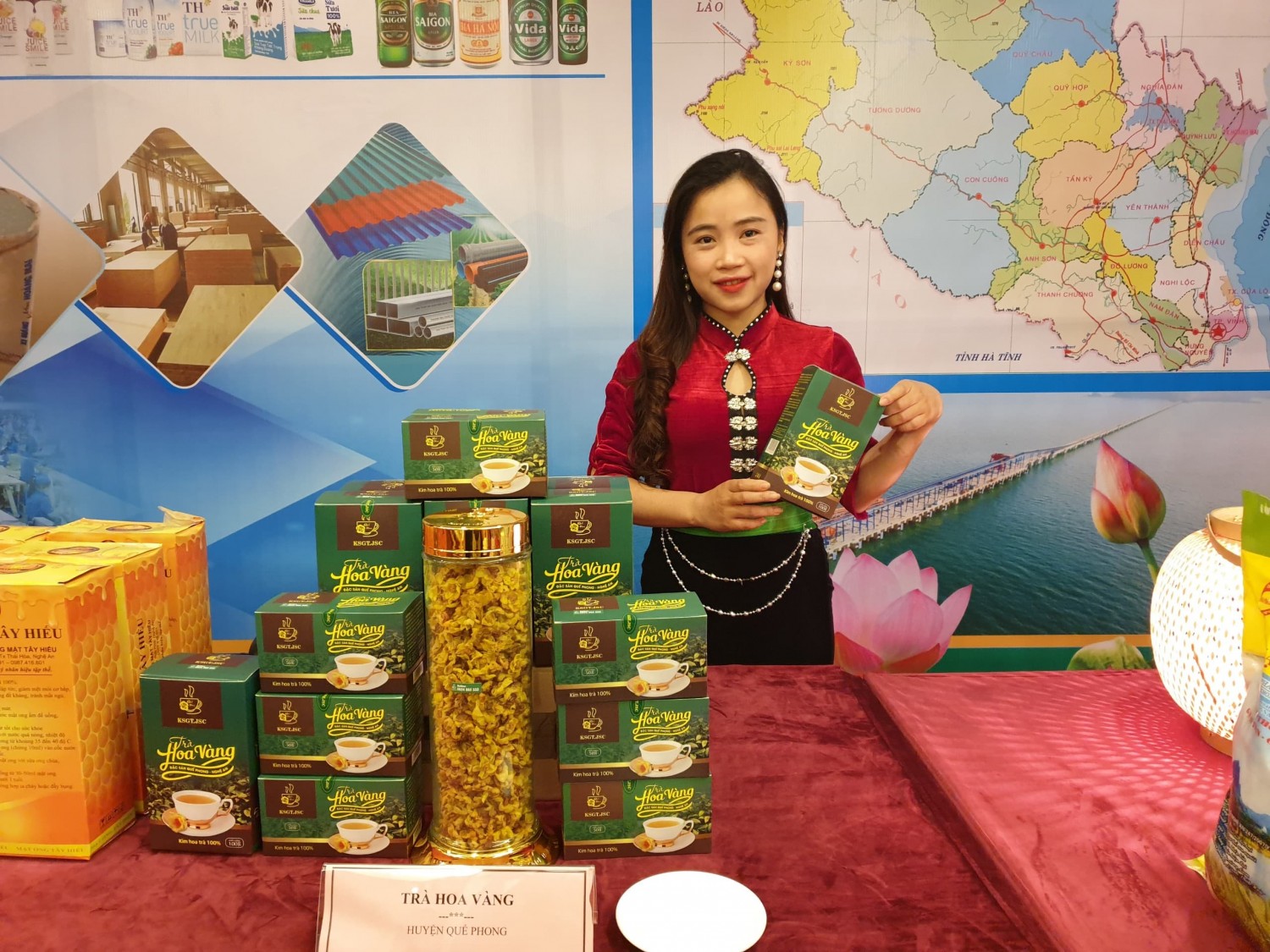 Sản phẩm Trà Hoa Vàng được trưng bày tại hội chợ Nông sản